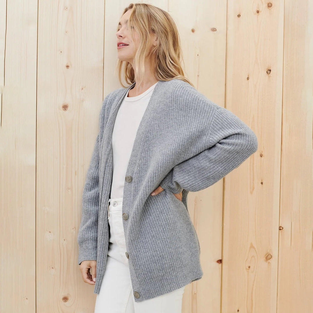 Cashmere cardigan in heather grey, front view