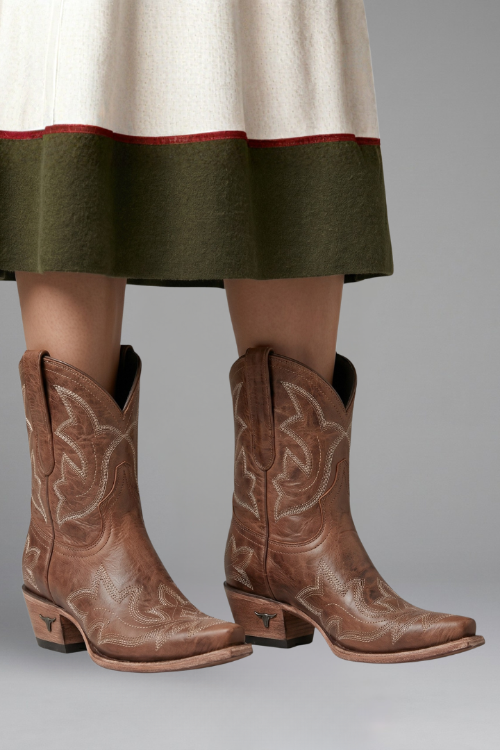 Embroidered cowgirl boots for women, low stacked heel and grip outsole