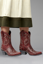 Embroidered cowgirl boots for women, pair shown from the front