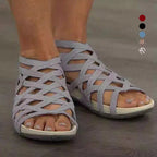 Flat sole and heel profile of the women's cutout gladiator sandal